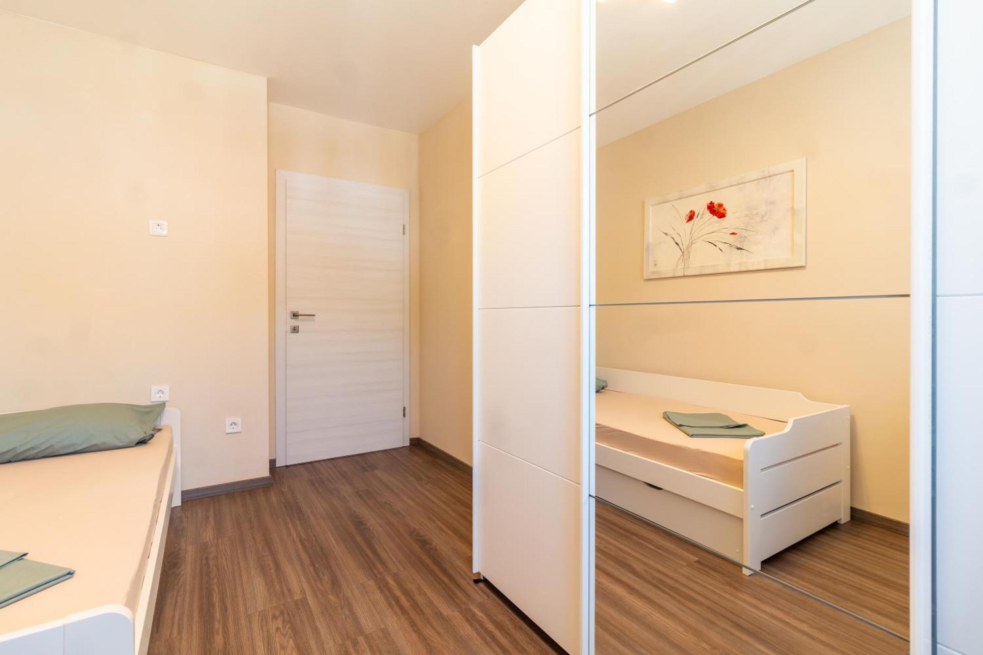 Apartmani Nela Kaštela Exteriör bild