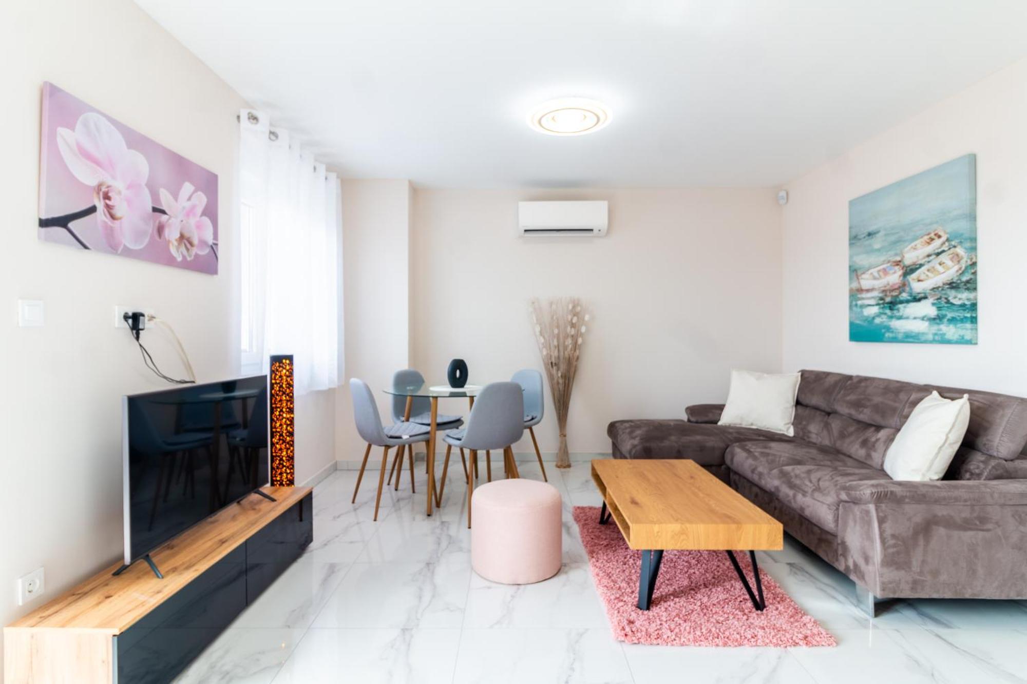 Apartmani Nela Kaštela Exteriör bild