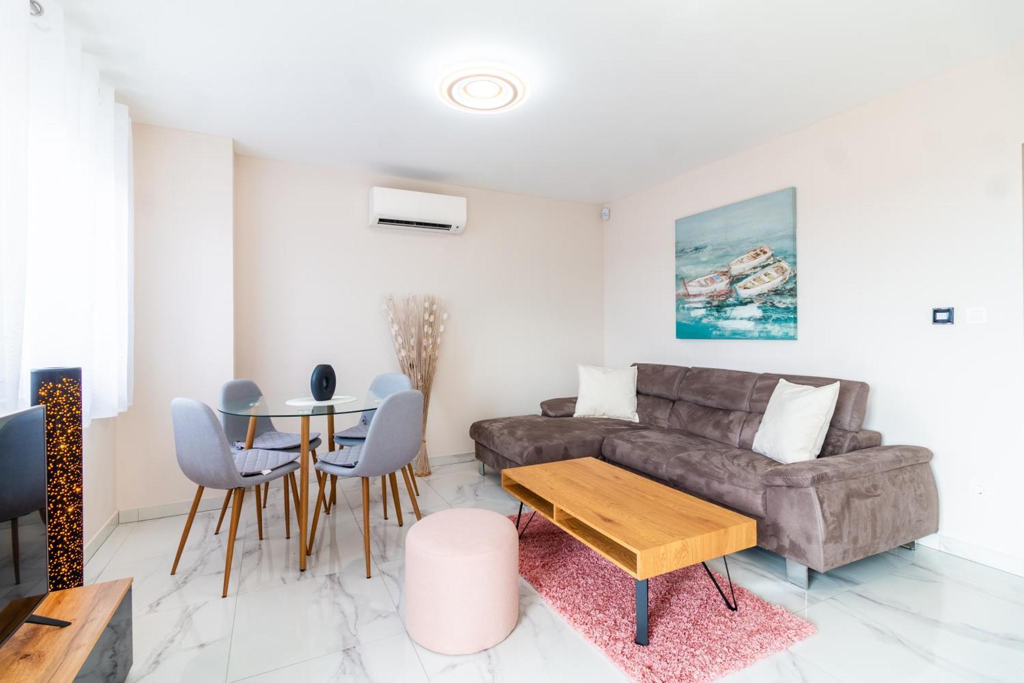 Apartmani Nela Kaštela Exteriör bild